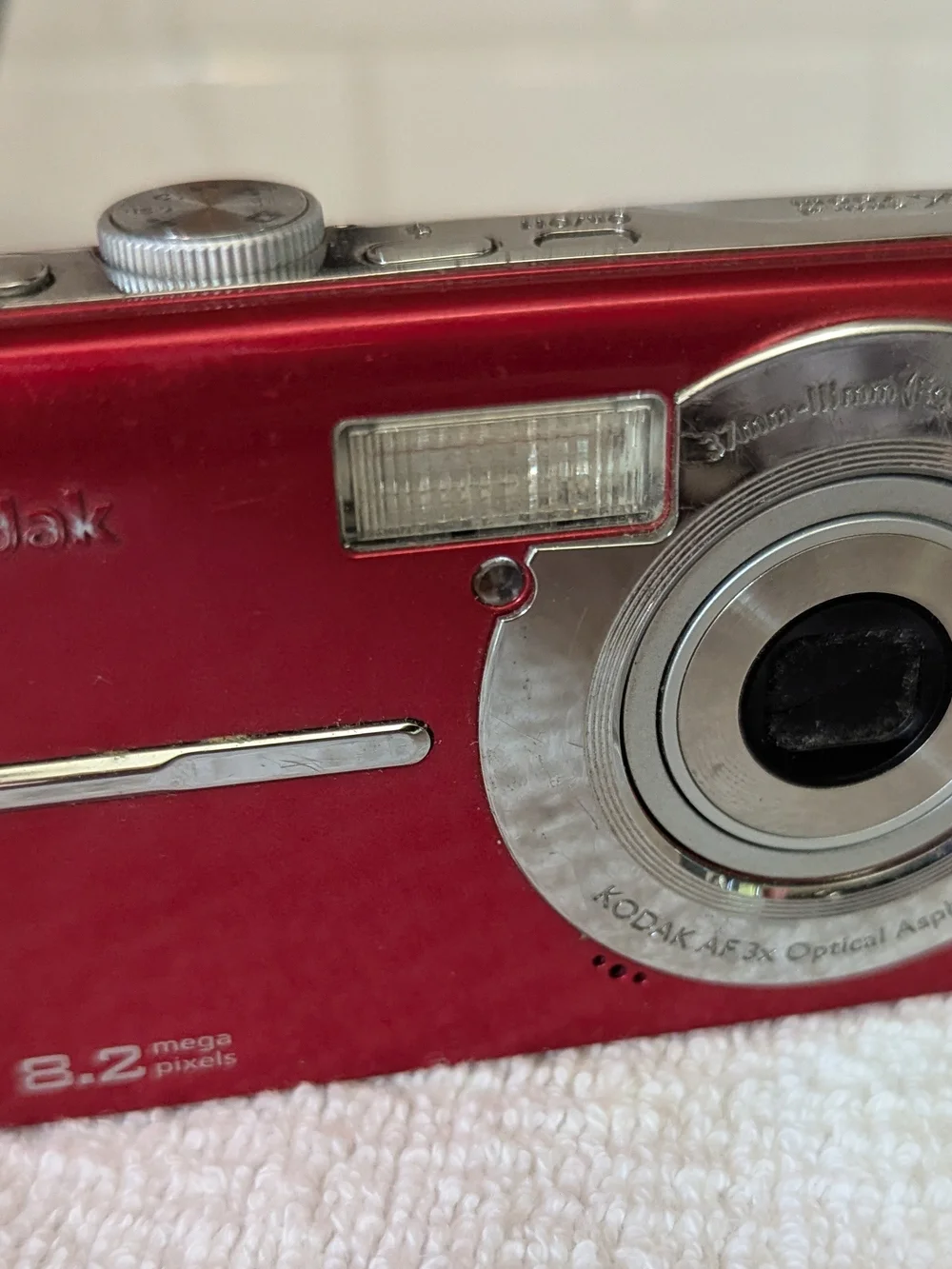 Kodak EasyShare M853 Compact Digital Camera - Red
